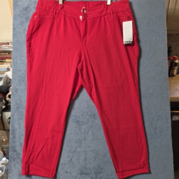 Pants - New- it's Fashion Women's 22W Pants Crop Red Figure Flattering Stretch Plus Size